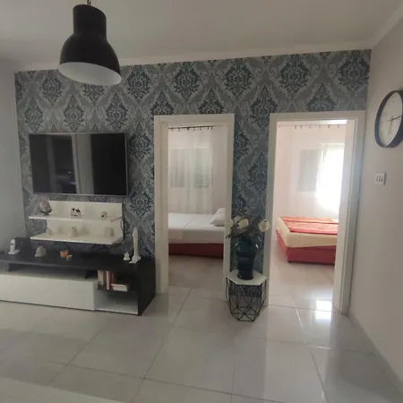 Sea View Apartment *